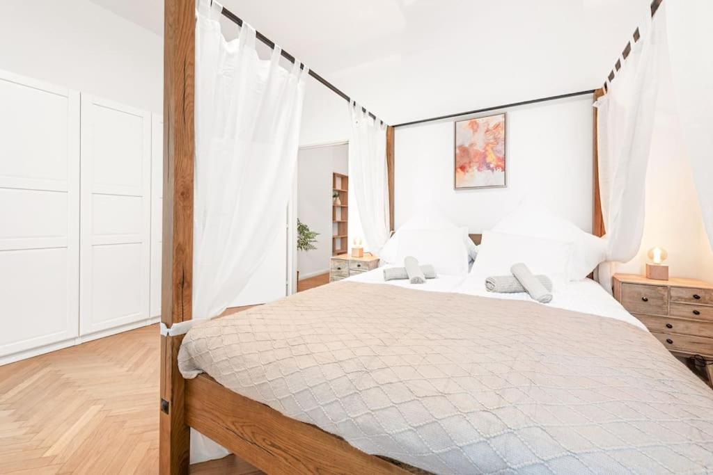 Cozy Apartment In Quiet Location, Fast Train Station 100M Away, Contactless Check-In Vienna Esterno foto