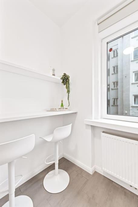 Cozy Apartment In Quiet Location, Fast Train Station 100M Away, Contactless Check-In Vienna Esterno foto