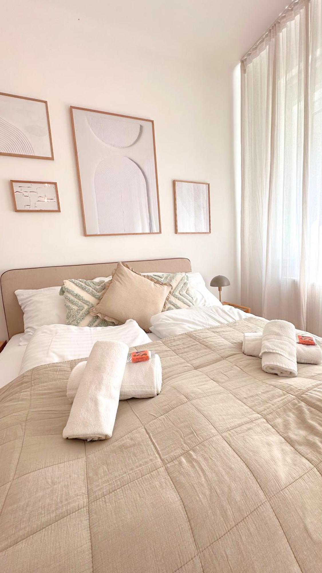 Cozy Apartment In Quiet Location, Fast Train Station 100M Away, Contactless Check-In Vienna Esterno foto