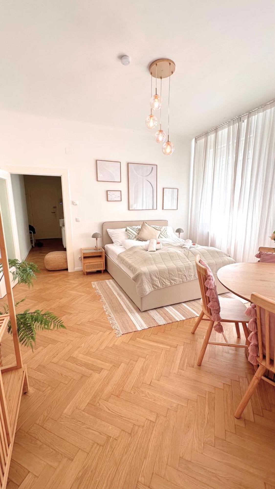 Cozy Apartment In Quiet Location, Fast Train Station 100M Away, Contactless Check-In Vienna Esterno foto